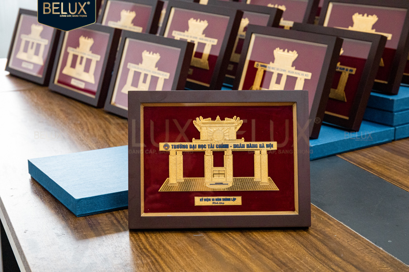 Lô tranh Trường ĐH TCNH Hà Nội 25x20cm mạ vàng 24k thiết kế theo yêu cầu